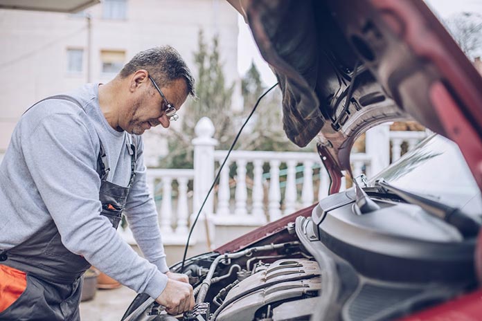 Co zlecić w ramach przeglądu u mechanika