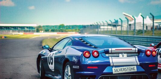 Ile kosztuje OC i AC Ferrari?