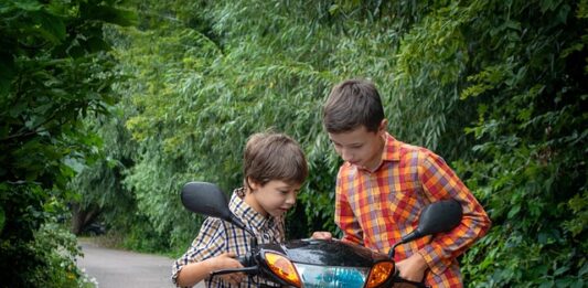 Czy motocykliści zakładają linkę na szyję?